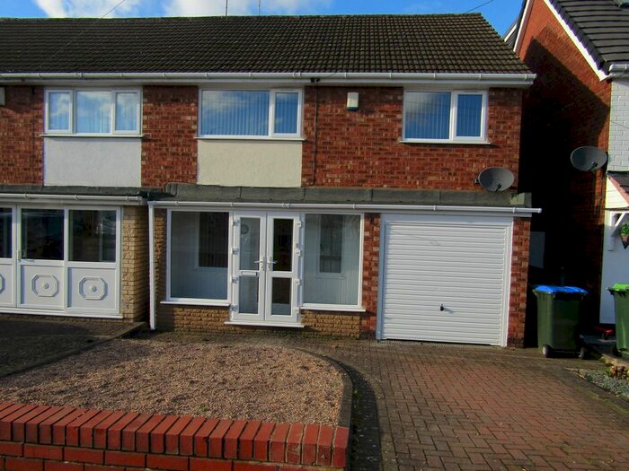 3 Bedroom Semi-Detached House To Rent In Stanton Road, Great Barr, Birmingham, West Midlands, B43
