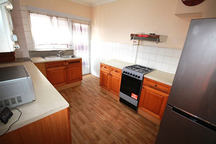 2 Bedroom Flat To Rent In Alexandra Avenue, Rayners Lane, Harrow, HA2