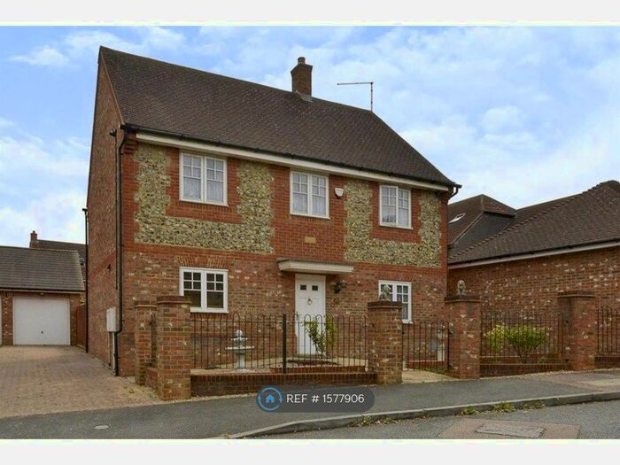 4 Bedroom Detached House To Rent In Garwood Crescent, Milton Keynes, MK8