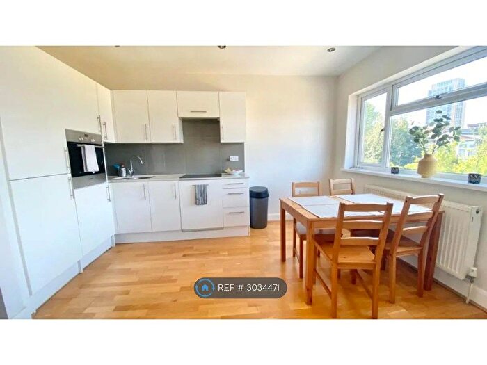 3 Bedroom Flat To Rent In Russell Road, London, NW9
