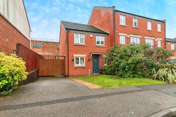 3 Bedroom End Of Terrace House For Sale In Kelham Drive, Nottingham, Nottinghamshire, NG5