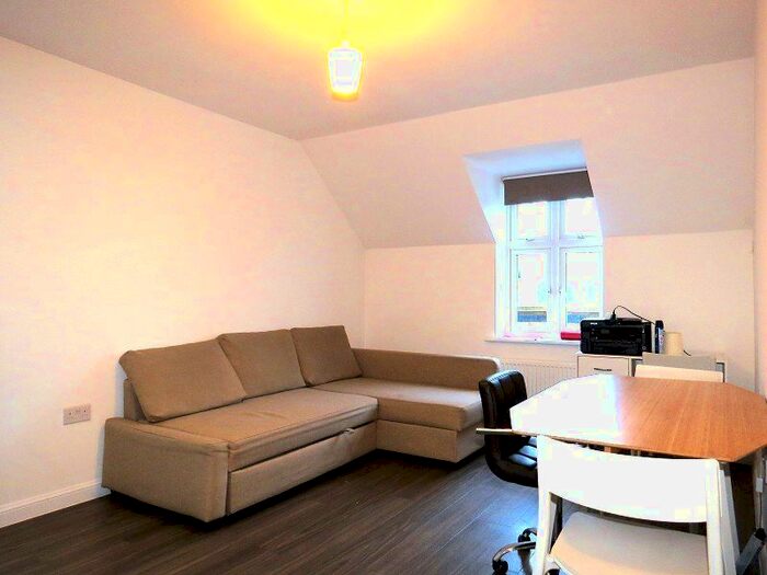 1 Bedroom Flat To Rent In Mackintosh Street, Bromley, BR2