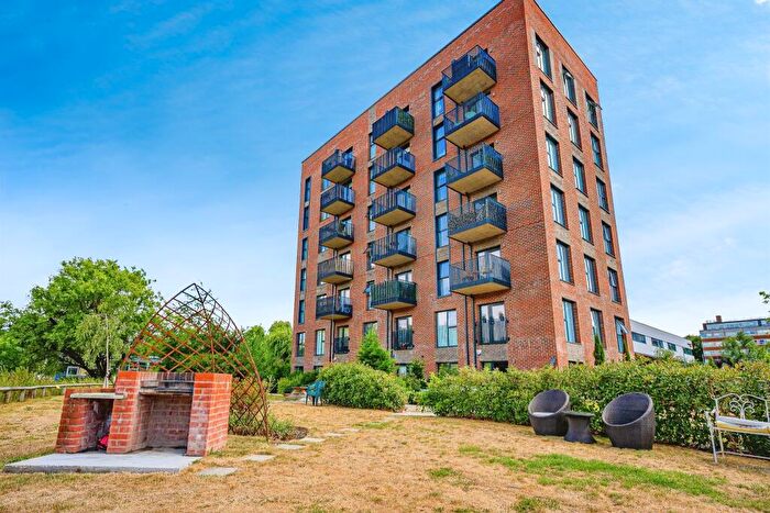 2 Bedroom Flat For Sale In Dacorum Way, Hemel Hempstead, HP1