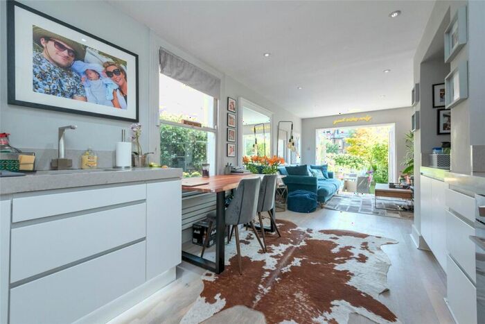 2 Bedroom Apartment To Rent In Honiton Road, Queens Park, NW6