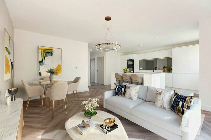 4 Bedroom Detached House For Sale In Sloane Mews, Prospect Road, Hornchurch, RM11