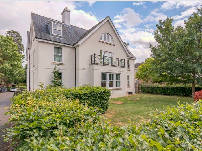 2 Bedroom Flat To Rent In Wellingtonia Place, Reigate, Surrey, RH2