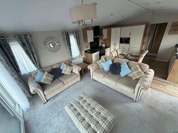 2 Bedroom Park Home For Sale In Woodleigh Caravan Park, Cheriton, Bishop, Exeter, EX6