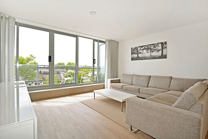 2 Bedroom Flat To Rent In Balham Hill, London, SW12