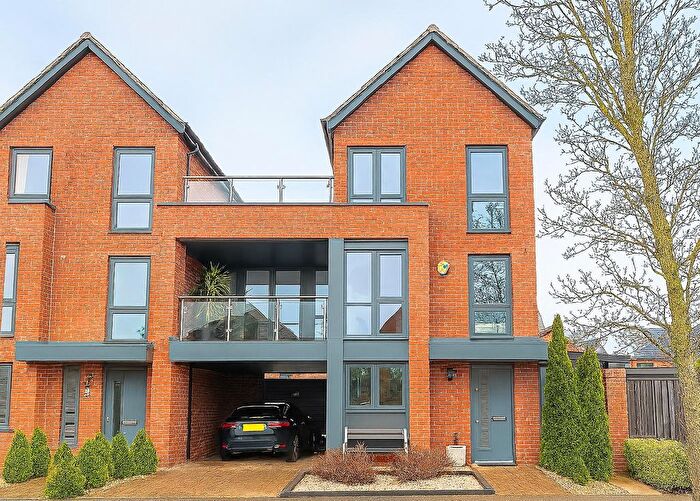 3 Bedroom End Terrace House For Sale In Atlas Way, Oakgrove, Milton Keynes, MK10