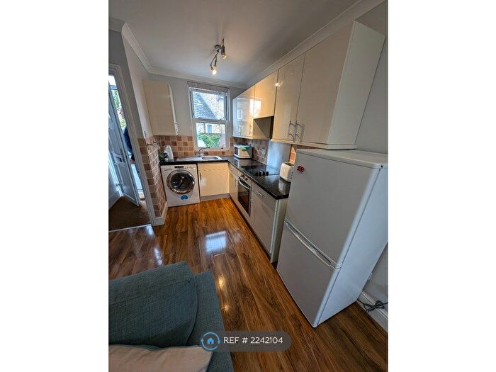 1 Bedroom Flat To Rent In Manor House Lane, Datchet, Slough, SL3