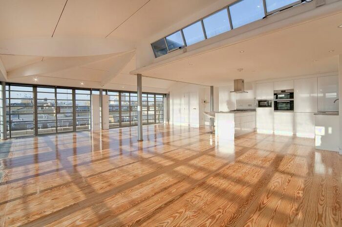 2 Bedroom Penthouse To Rent In Great Sutton Street, London, EC1V