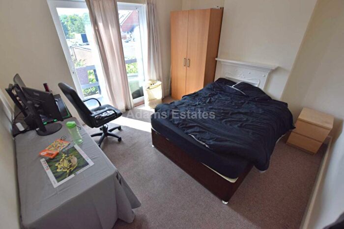 4 Bedroom Flat To Rent In Christchurch Road, Reading, RG2