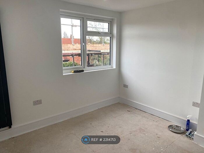 2 Bedroom Flat To Rent In Cross Lances Road, Hounslow, TW3