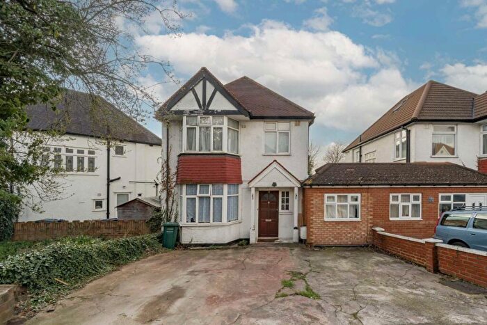 4 Bedroom Detached House For Sale In St. Marys Crescent, London, NW4