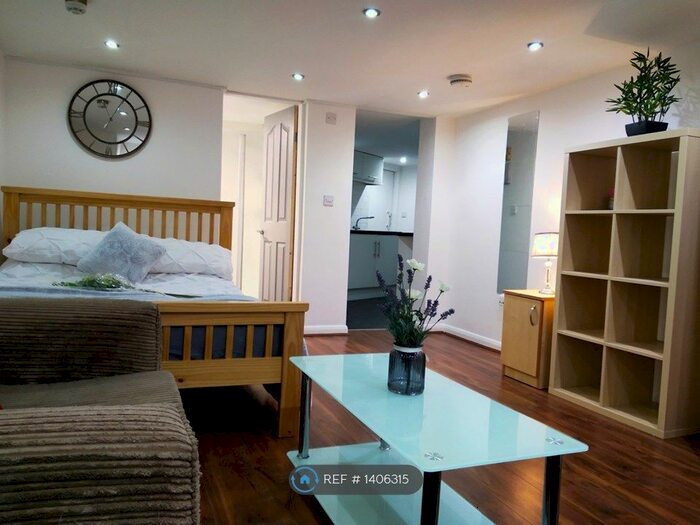 Studio To Rent In Claremont Rd, Salford, M6