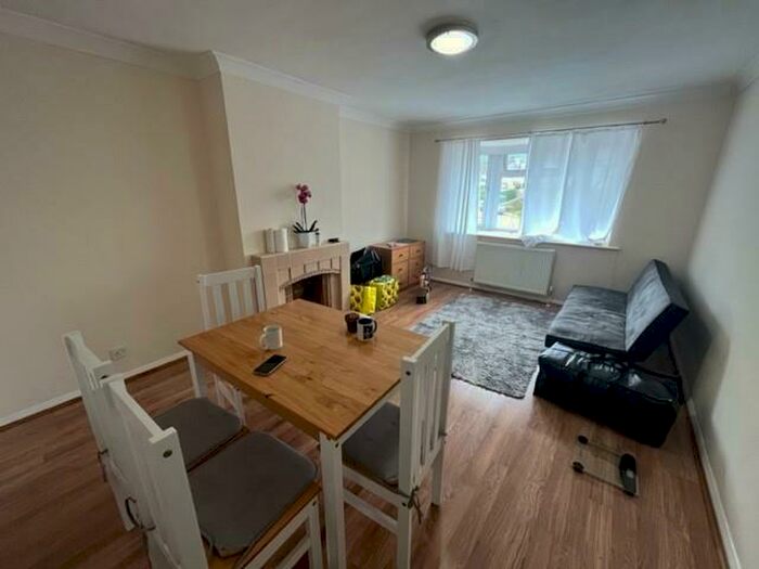 2 Bedroom Flat To Rent In Eldred Avenue, Brighton, BN1