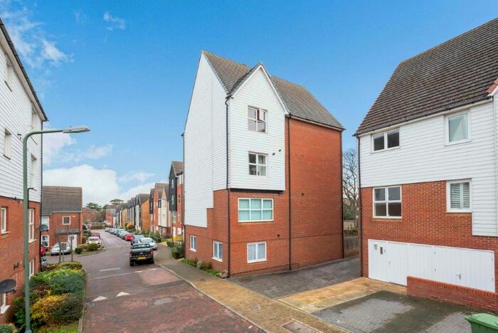 2 Bedroom Flat To Rent In Cloudeseley Close, Sidcup, DA14