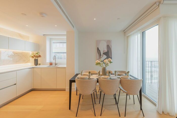 3 Bedroom Flat To Rent In White City Living, Parkside Apartments, Cascade Way, White City, W12