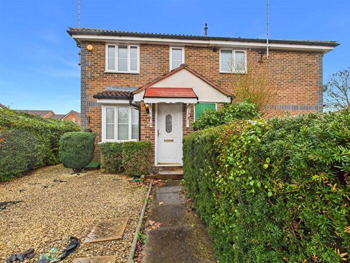 1 Bedroom End Terrace House For Sale In Shelduck Close, Watermead, Aylesbury, HP19