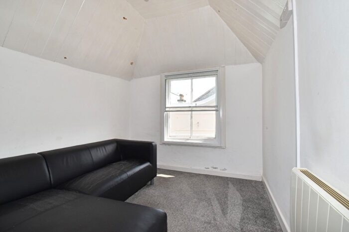 1 Bedroom Flat To Rent In Church Street, Falmouth, TR11