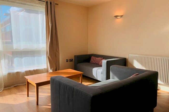 2 Bedroom Flat To Rent In Oxford Road, Manchester, M1