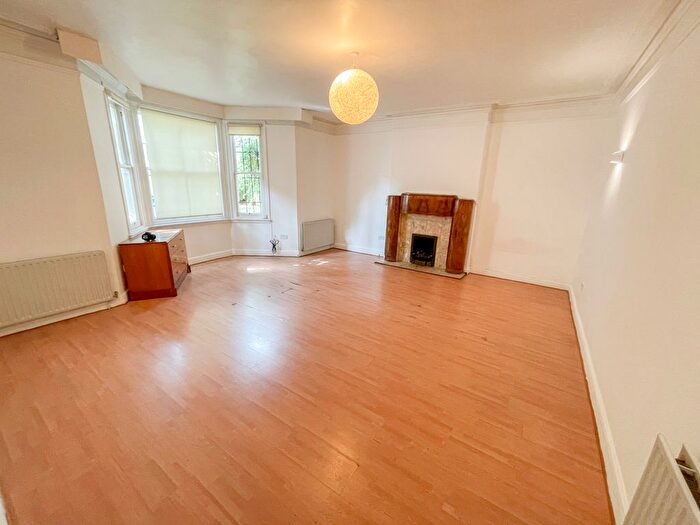 3 Bedroom Flat To Rent In Warwick Avenue, Maida Vale, W9