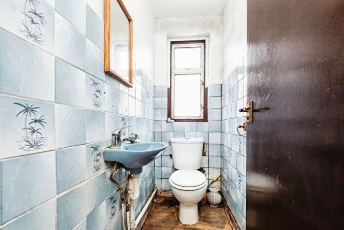 3 Bedroom Terraced House For Sale In Thorpe Road, London, IG11