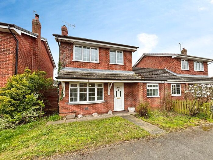 3 Bedroom Detached House For Sale In Manor Close, Topcliffe, YO7