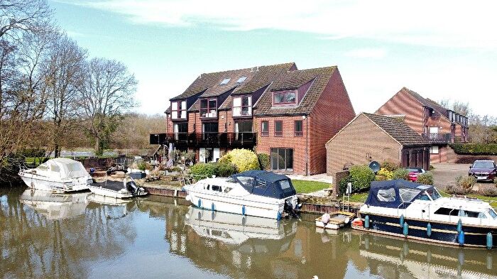 4 Bedroom Town House For Sale In Temple Mill Island, Marlow, SL7