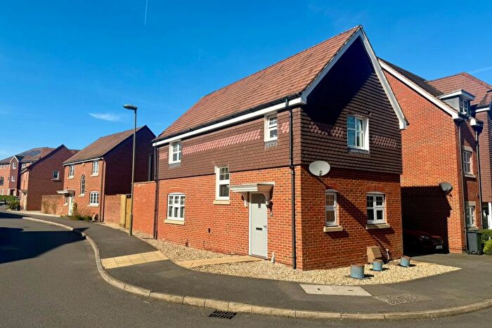 3 Bedroom Link Detached House For Sale In Waterers Way, Bagshot, GU19