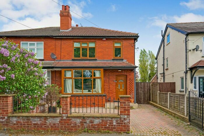 3 Bedroom Semi-Detached House To Rent In Stainburn Drive, Leeds, West Yorkshire, LS17