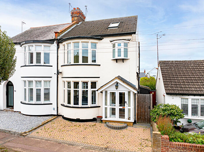 4 Bedroom Semi Detached House For Sale In Dundonald Drive, Leigh-on-sea, SS9