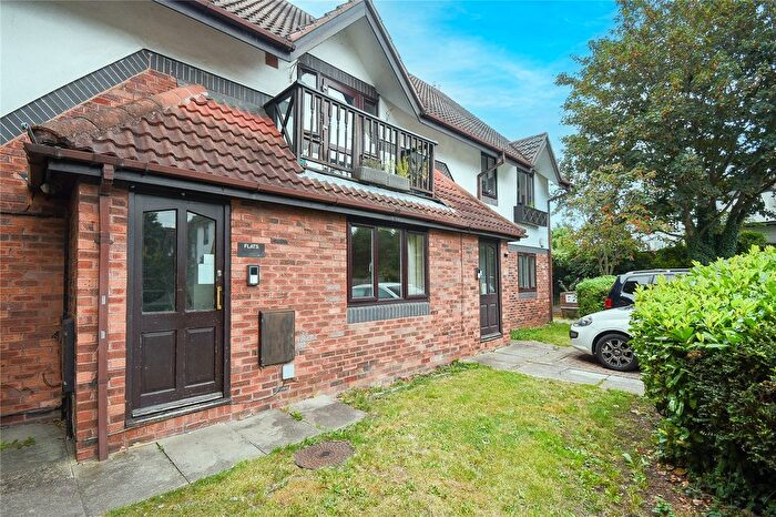 2 Bedroom Flat To Rent In Osprey Close, West Drayton, UB7