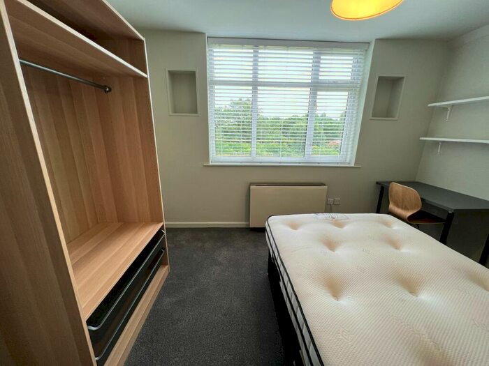 2 Bedroom Apartment To Rent In Sycamore Court, Beeston, Nottingham, NG9