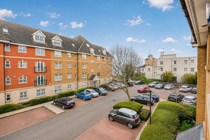 2 Bedroom Flat For Sale In Harrisons Wharf, Purfleet-On-Thames, RM19