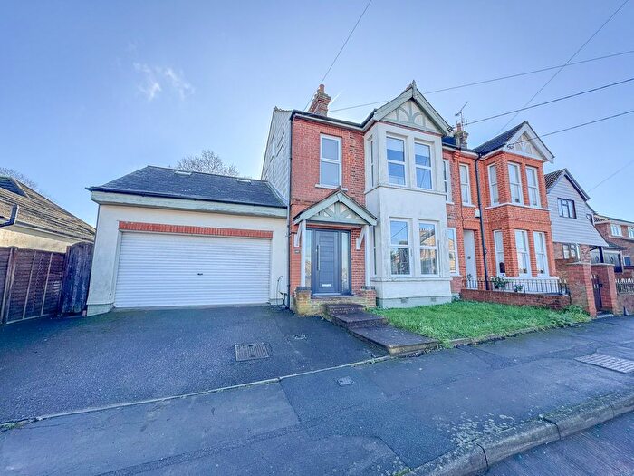 4 Bedroom Semi Detached House For Sale In Gladstone Road, Hockley, SS5