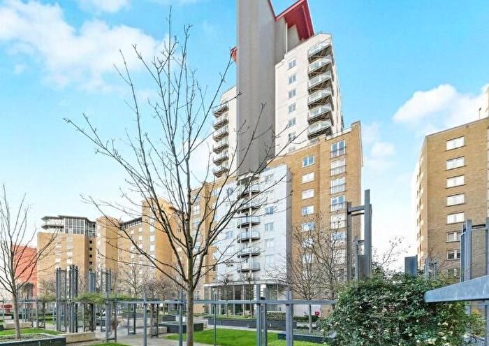 2 Bedroom Flat For Sale In Seacon Tower, Hutchin Street, Westferry, Canary Wharf, South Quay, London, E14