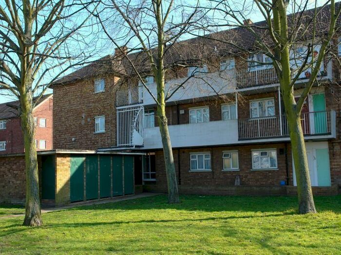 1 Bedroom Flat To Rent In Padnall Road, Romford, RM6