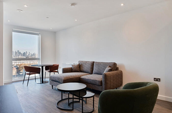 1 Bedroom Apartment To Rent In Thurlow Street, London, SE17