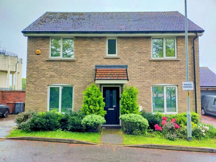 3 Bedroom House To Rent In Kilner Close, Stevenage, SG1