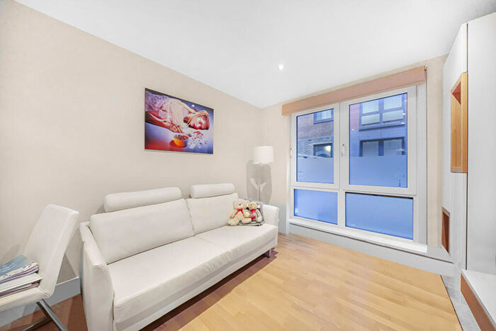 1 Bedroom Flat To Rent In High Timber Street, Queenhithe, EC4V