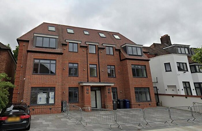 2 Bedroom Flat To Rent In Woodstock Road, Golders Green, NW11