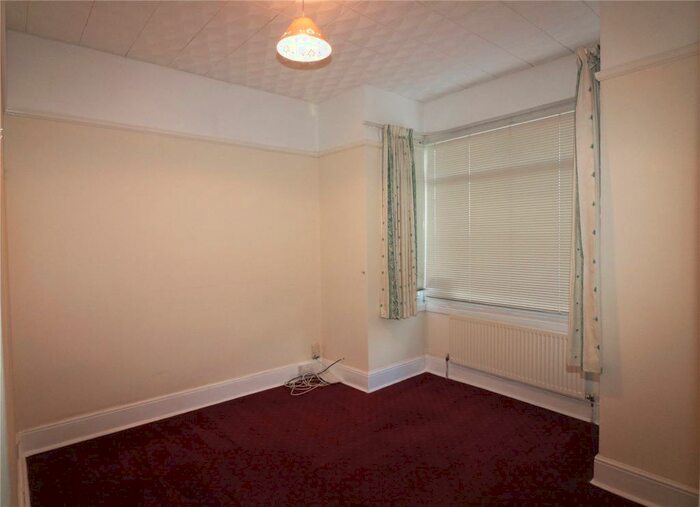 3 Bedroom Bungalow To Rent In Central Avenue, Southend-on-Sea, Essex, SS2