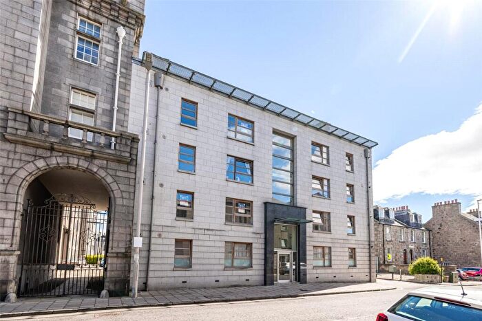 2 Bedroom Flat To Rent In Dee Street, Aberdeen, AB11
