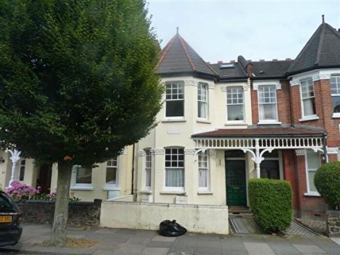 2 Bedroom Flat To Rent In Devonshire Road, Palmers Green, London, N13
