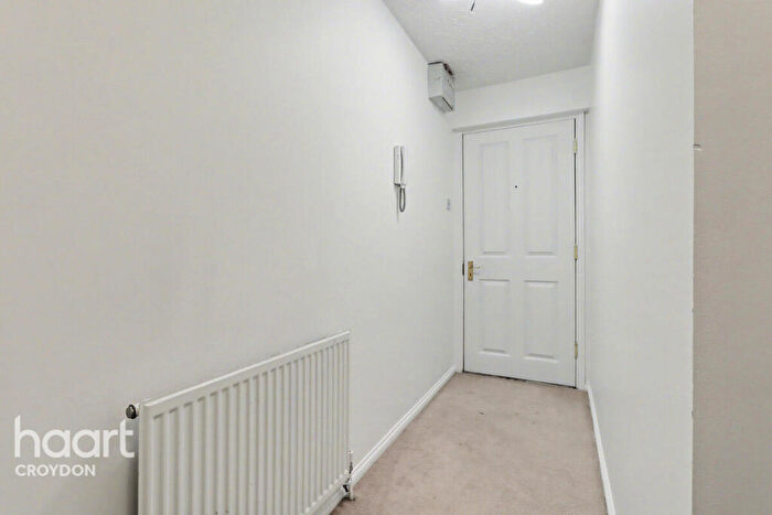 1 Bedroom Flat For Sale In Franklin Way, Croydon, CR0