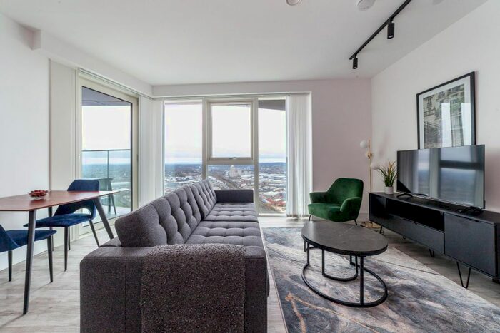 1 Bedroom Flat To Rent In Portal Way, North Acton, London, W3