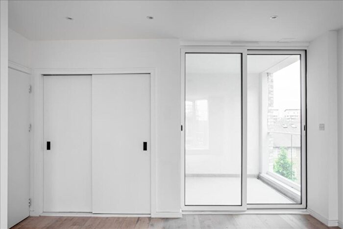Apartment To Rent In Powell Road, Lower Clapton, E5