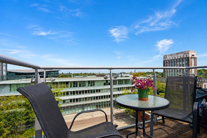 2 Bedroom Flat For Sale In Ealing Road, Brentford, TW8