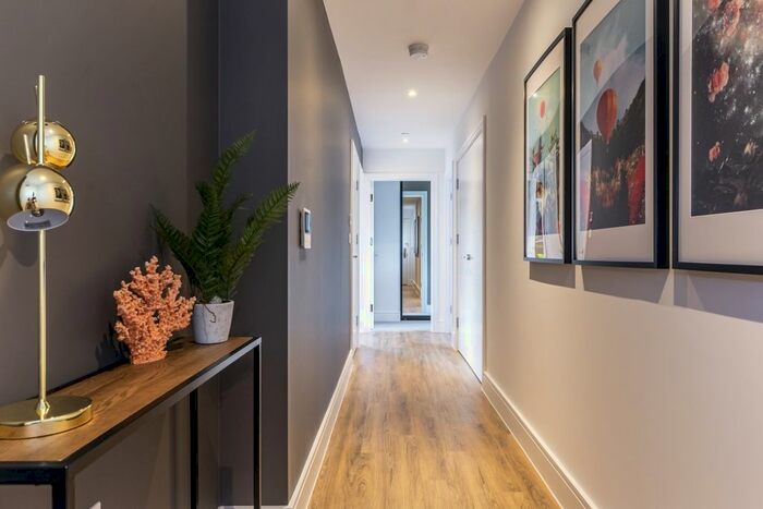 2 Bedroom Flat To Rent In Desborough Road, High Wycombe, HP11